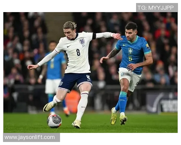 切尔西足球俱乐部重建之路：新赛季的挑战与机遇分析